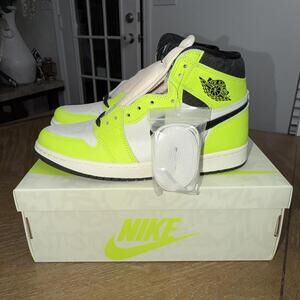 *NEW* Nike Air Jordan1 High OG Volt Visionaire 555088-702 sz 9 New W/box & Tags